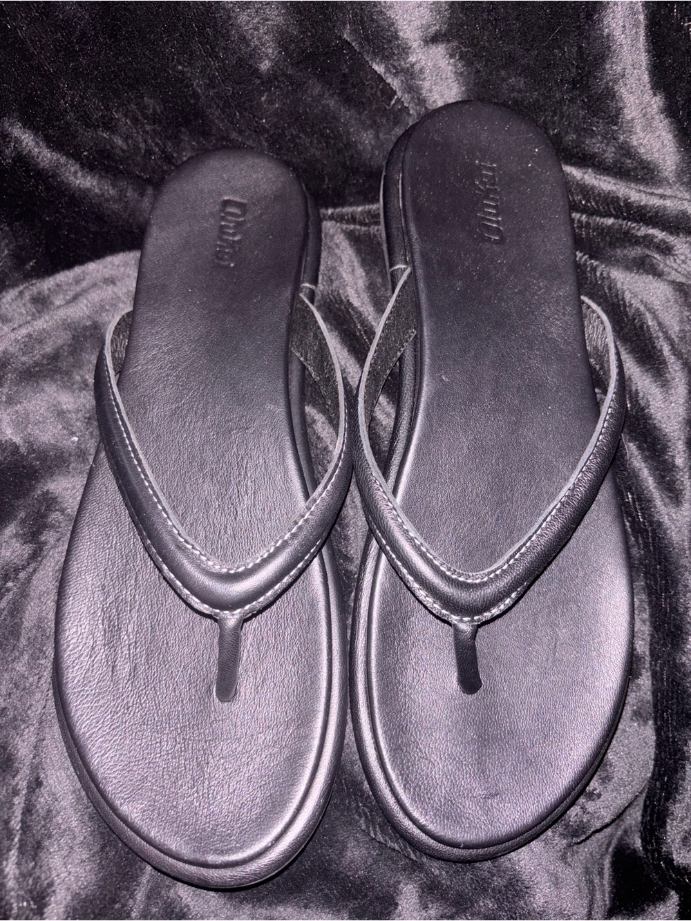 OluKai Tiare Black Leather Flip Flop Sandals Women’s Size 10 US NWOT